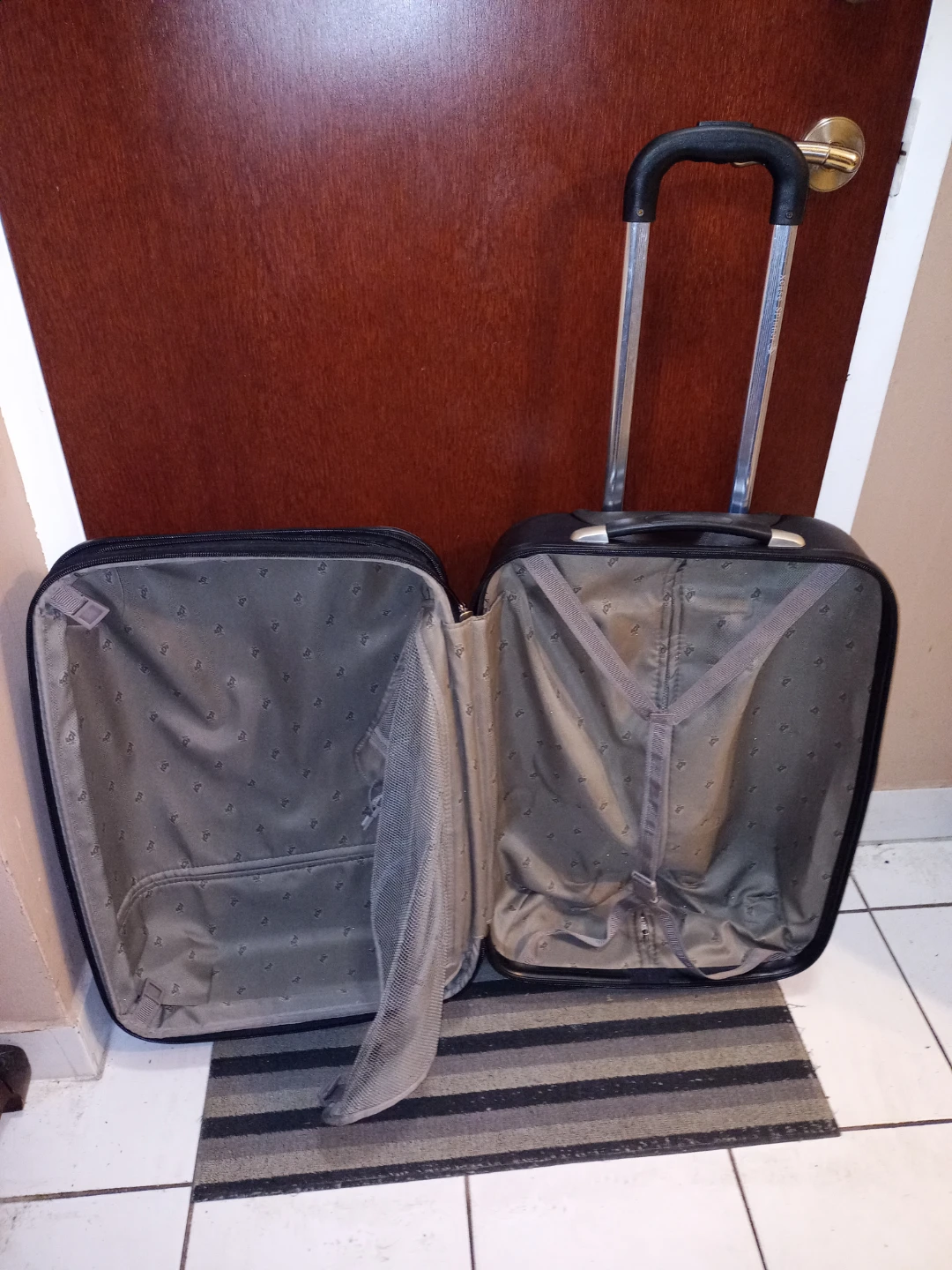 HEYS Luggage With Swivel Wheels - photo 3