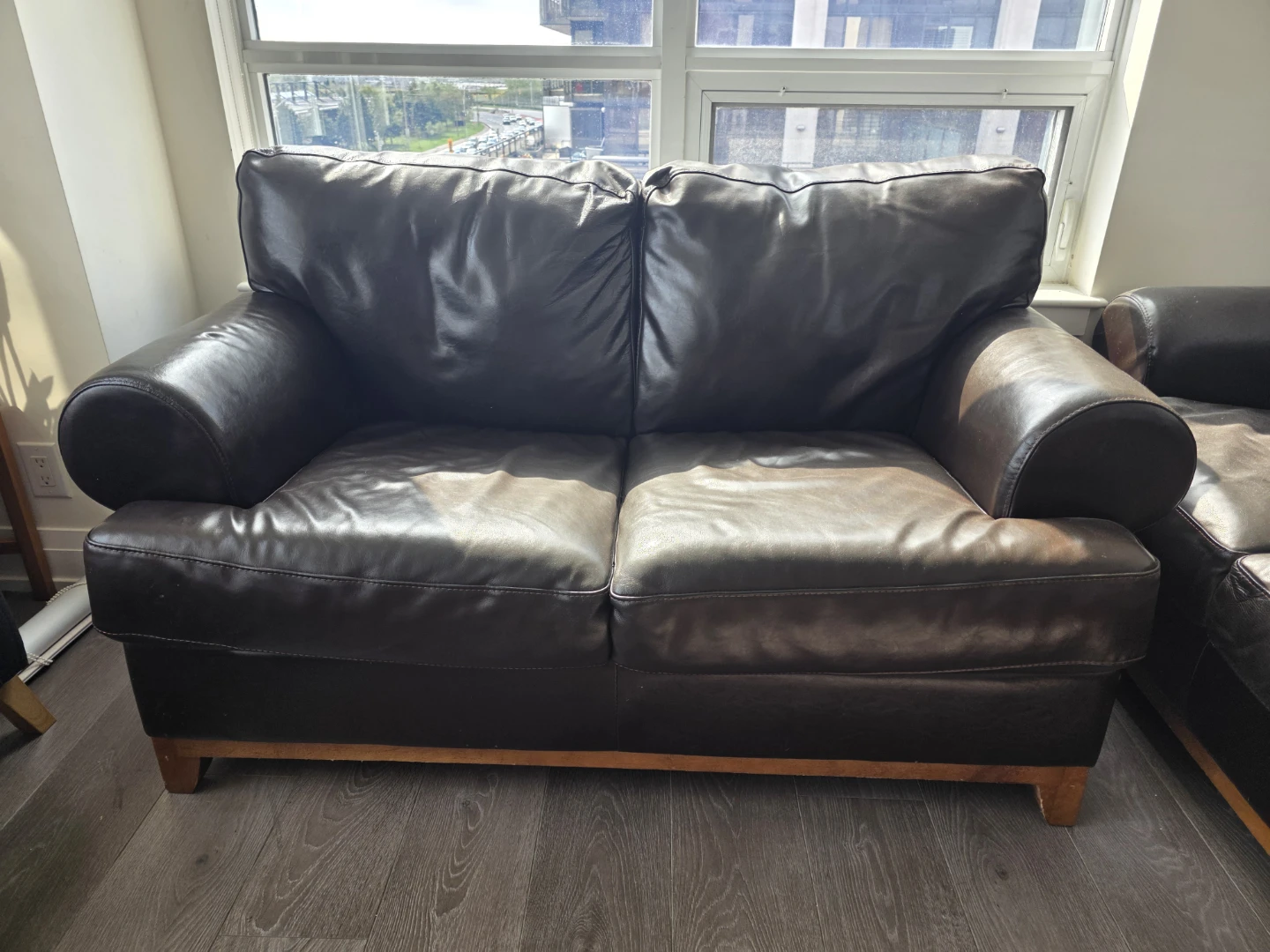 Genuine Leather Sofa Set – 3 Seater + Loveseat – Good Condition - photo 2