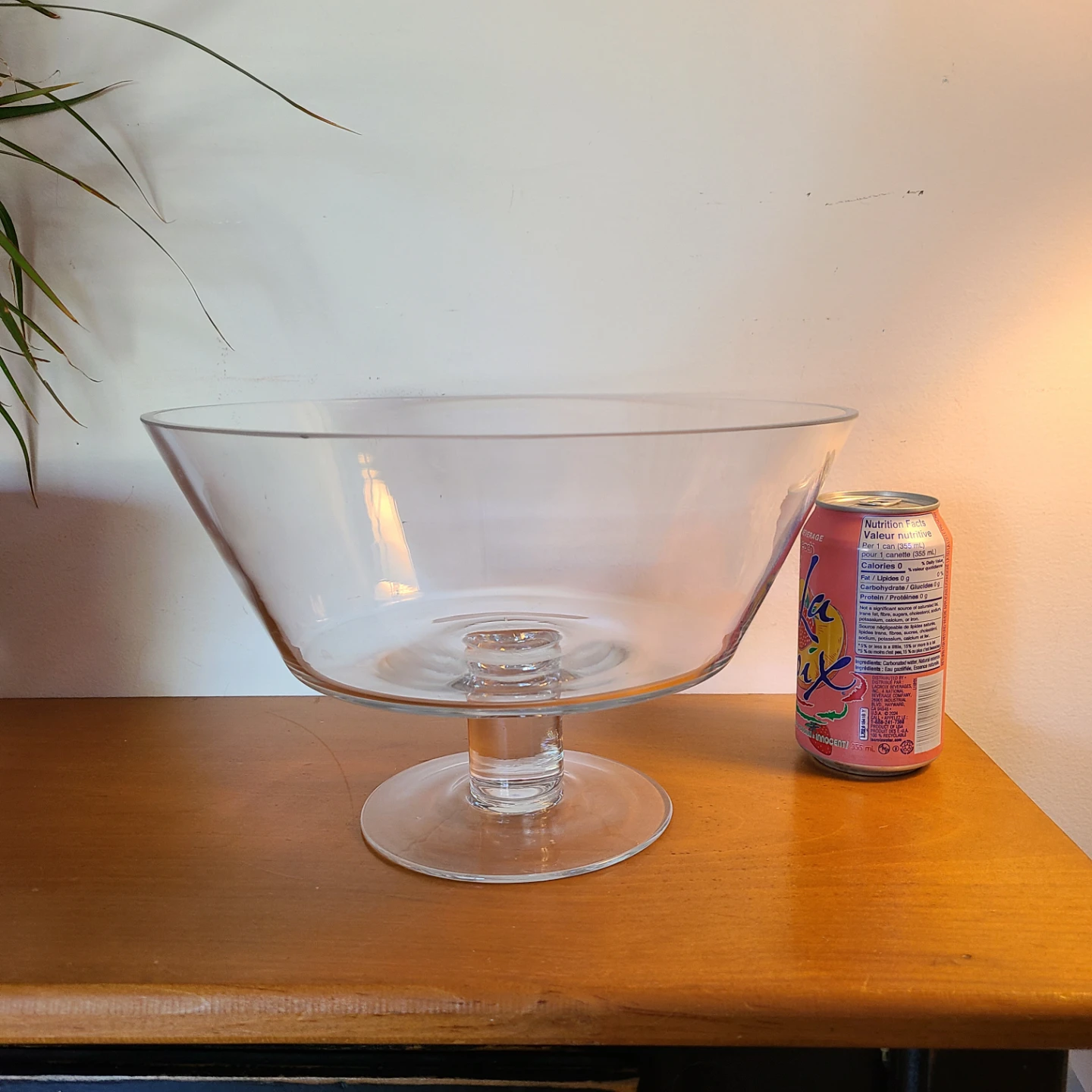 Large clear glass pedestal bowl fir $5!