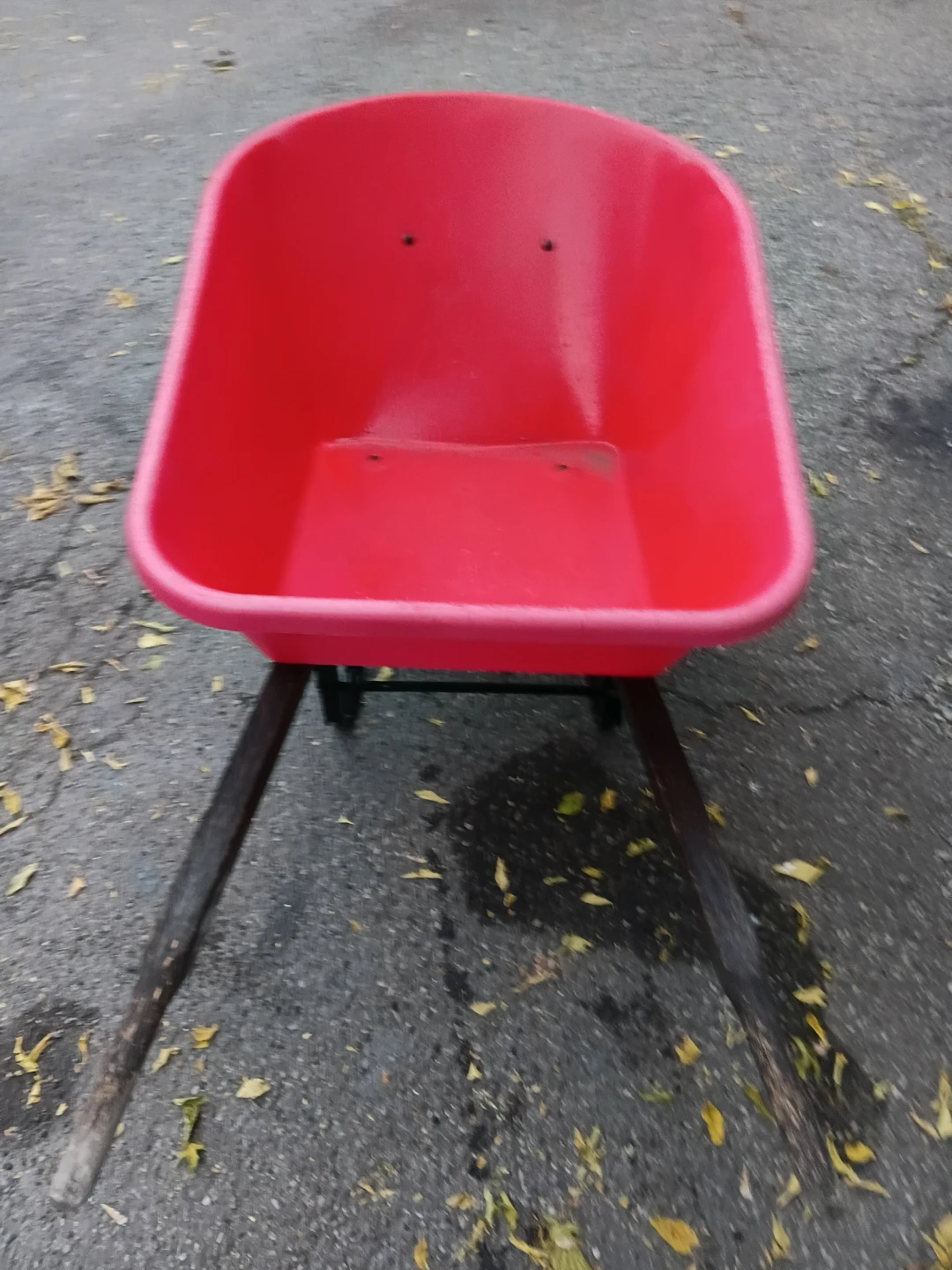 Red Durable Poly Plastic Wheelbarrow - photo 2