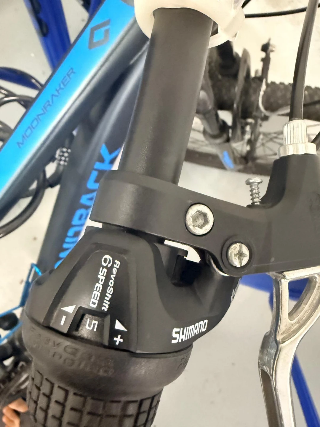 Diamondback Odyssey Mountain Bike - photo 4