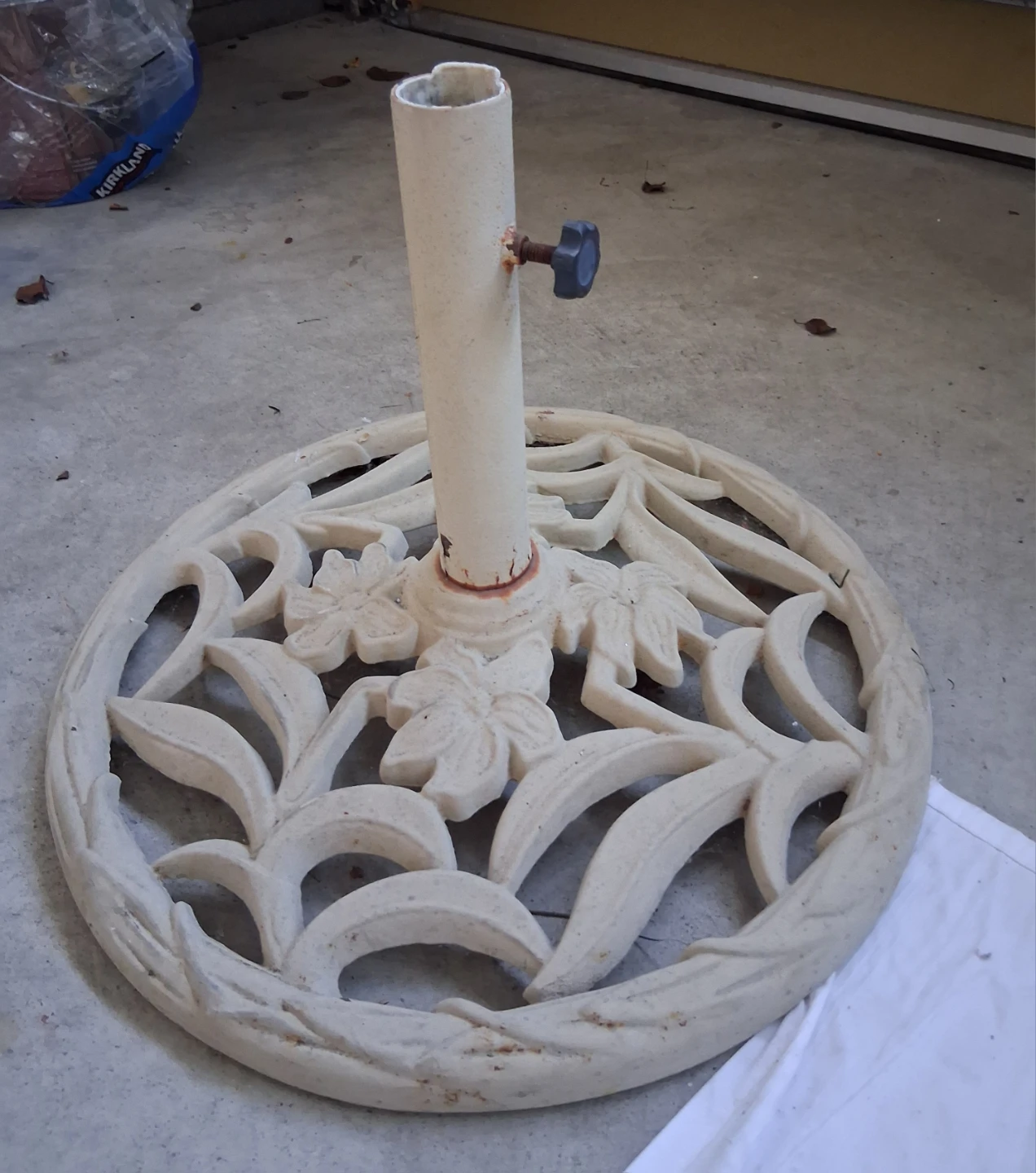 Heavy Cream Decorative Patio Umbrella Stand