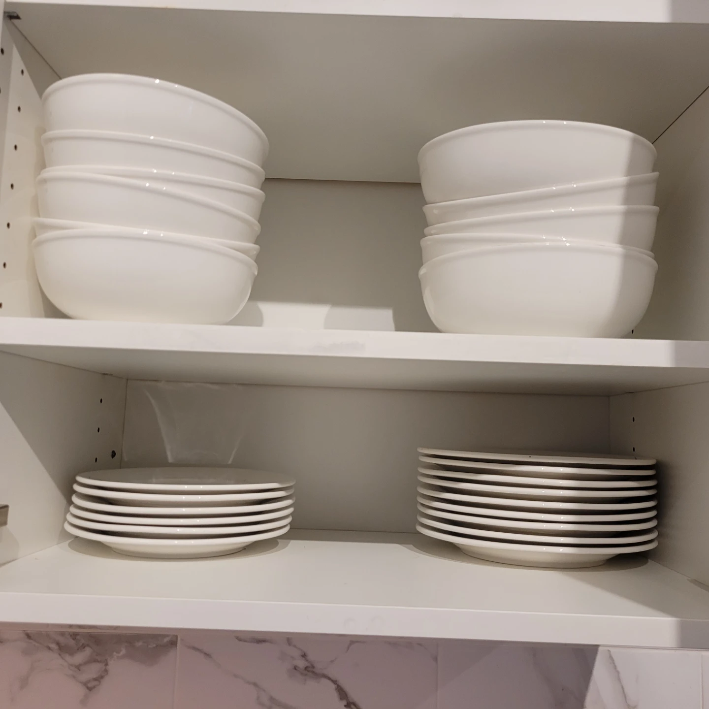 Set of 30 white ceramic dinnerware