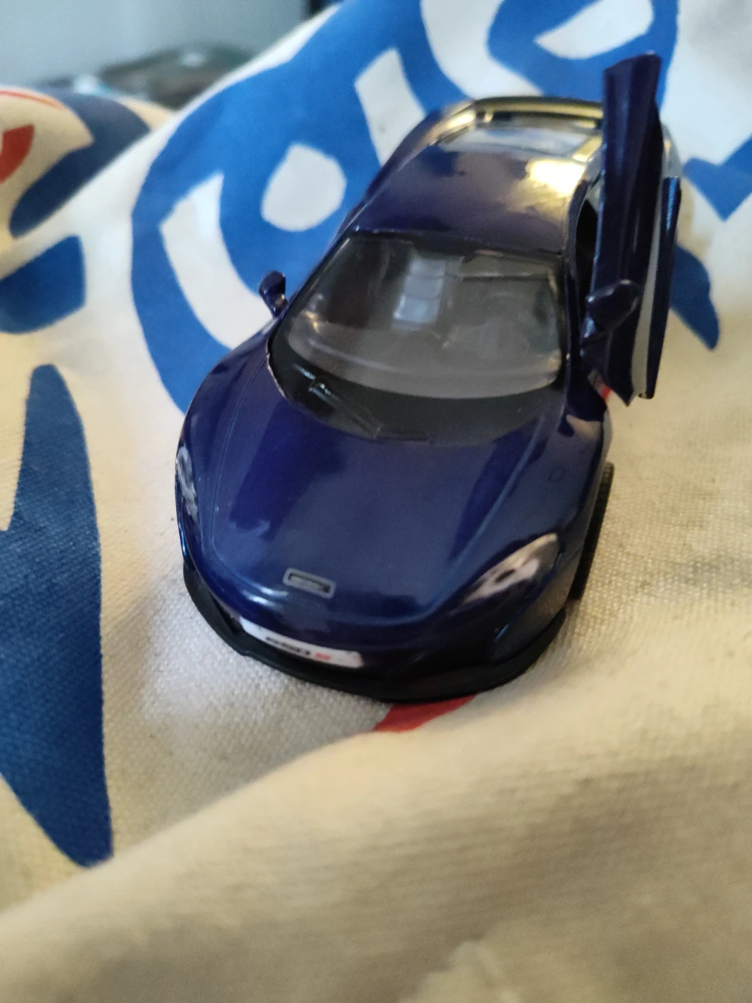 McLaren 650S Diecast Model Car - photo 2