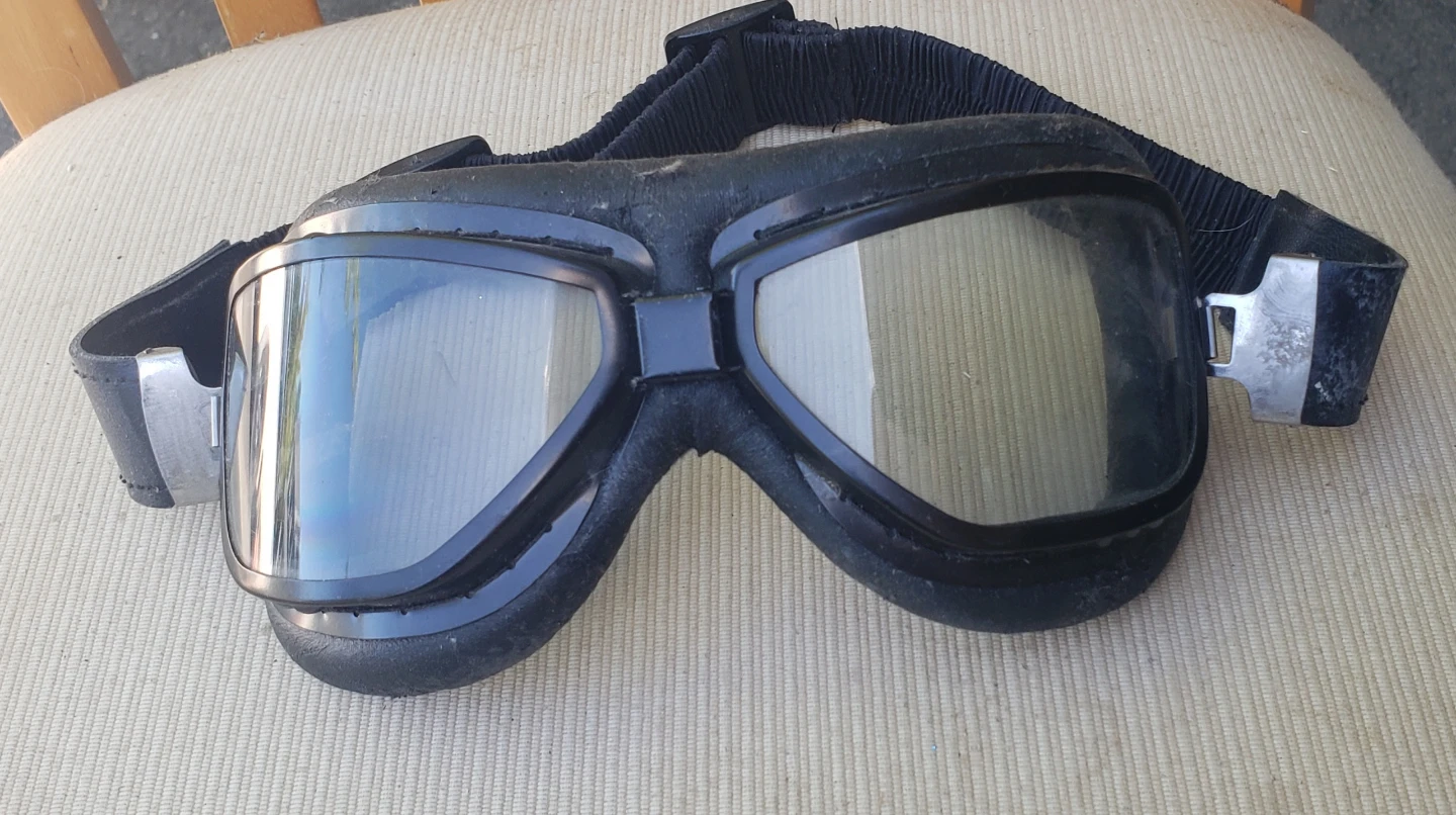 Vintage style motorcycle goggles