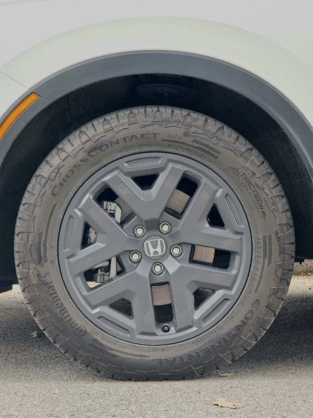 Continental CrossContact 235/60 R18 All Season Tires