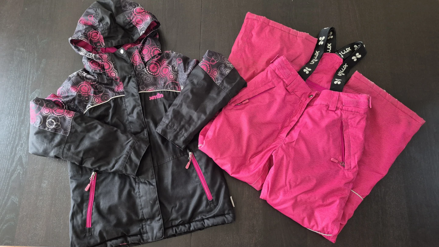 xmtn girls size 14 snowsuit. Pick up in Kitchener, $30