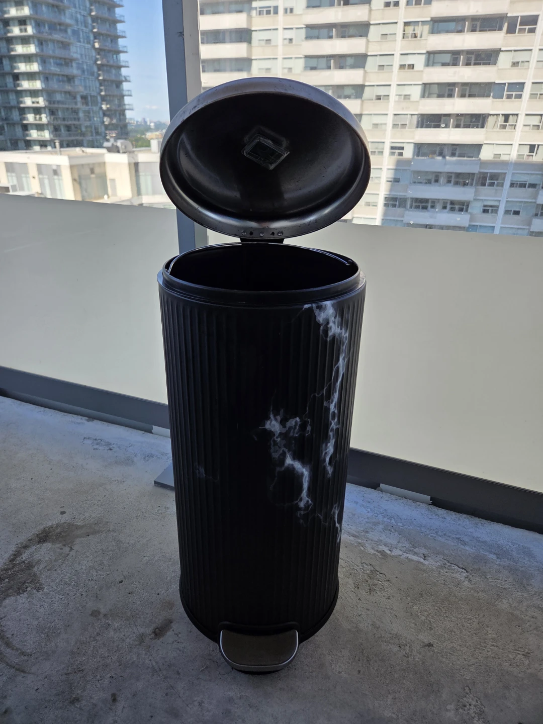 Black and white marble pedal bin - photo 5