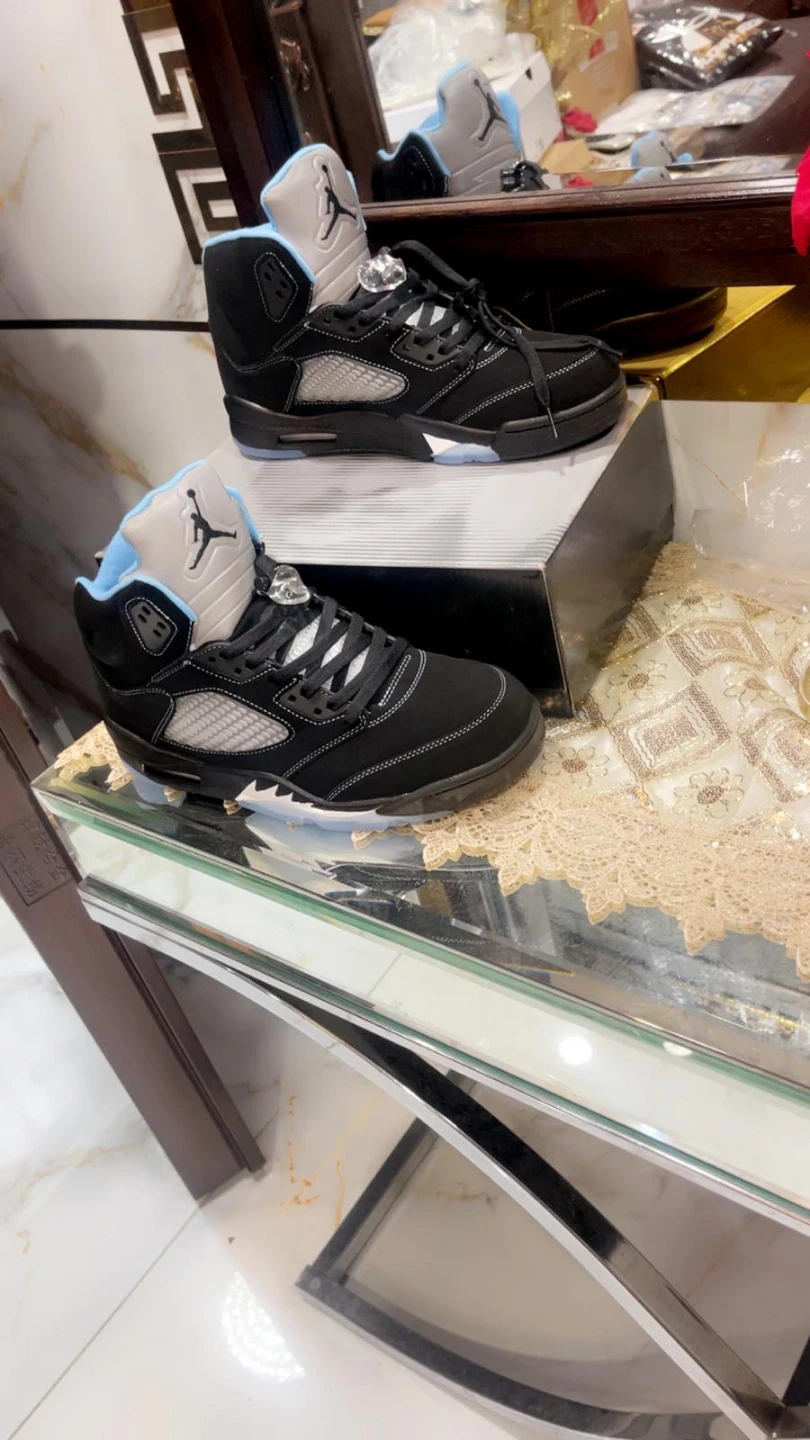 Air Jordan 5 Retro Sneakers - photo 3