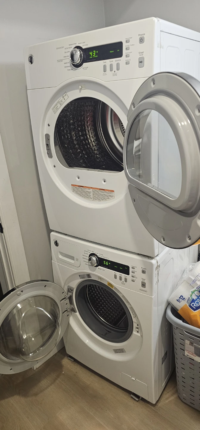 GE Stacked Washer and Dryer Set - photo 2