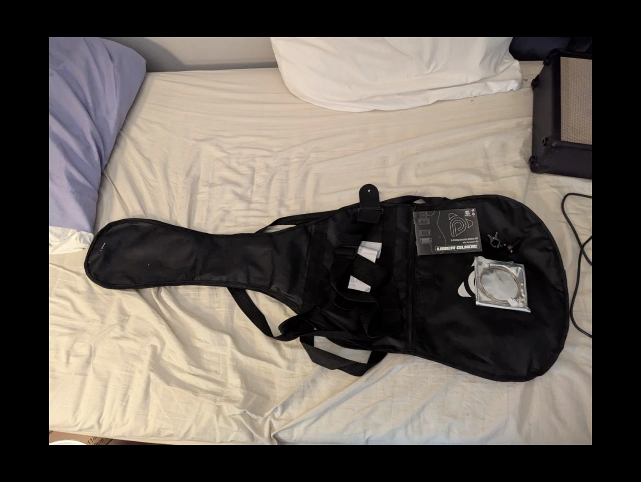 Electric Guitar Kit with Amp, Guitar Case, and Accesories. - photo 4