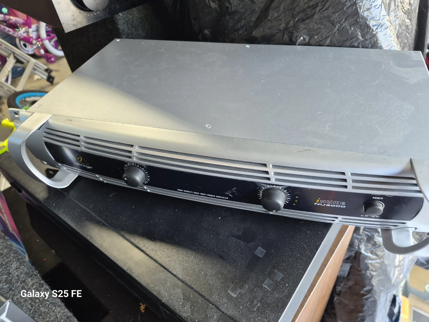 Behringer iNUKE NU3000 Power Amplifier
