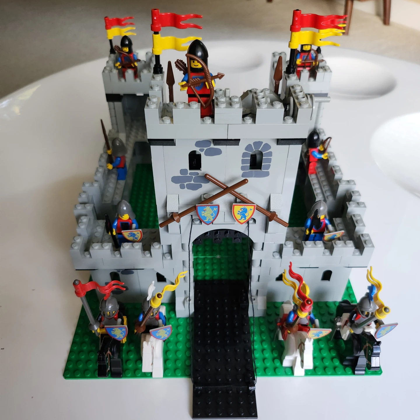 Vintage LEGO 6080 King's Castle 100% Complete