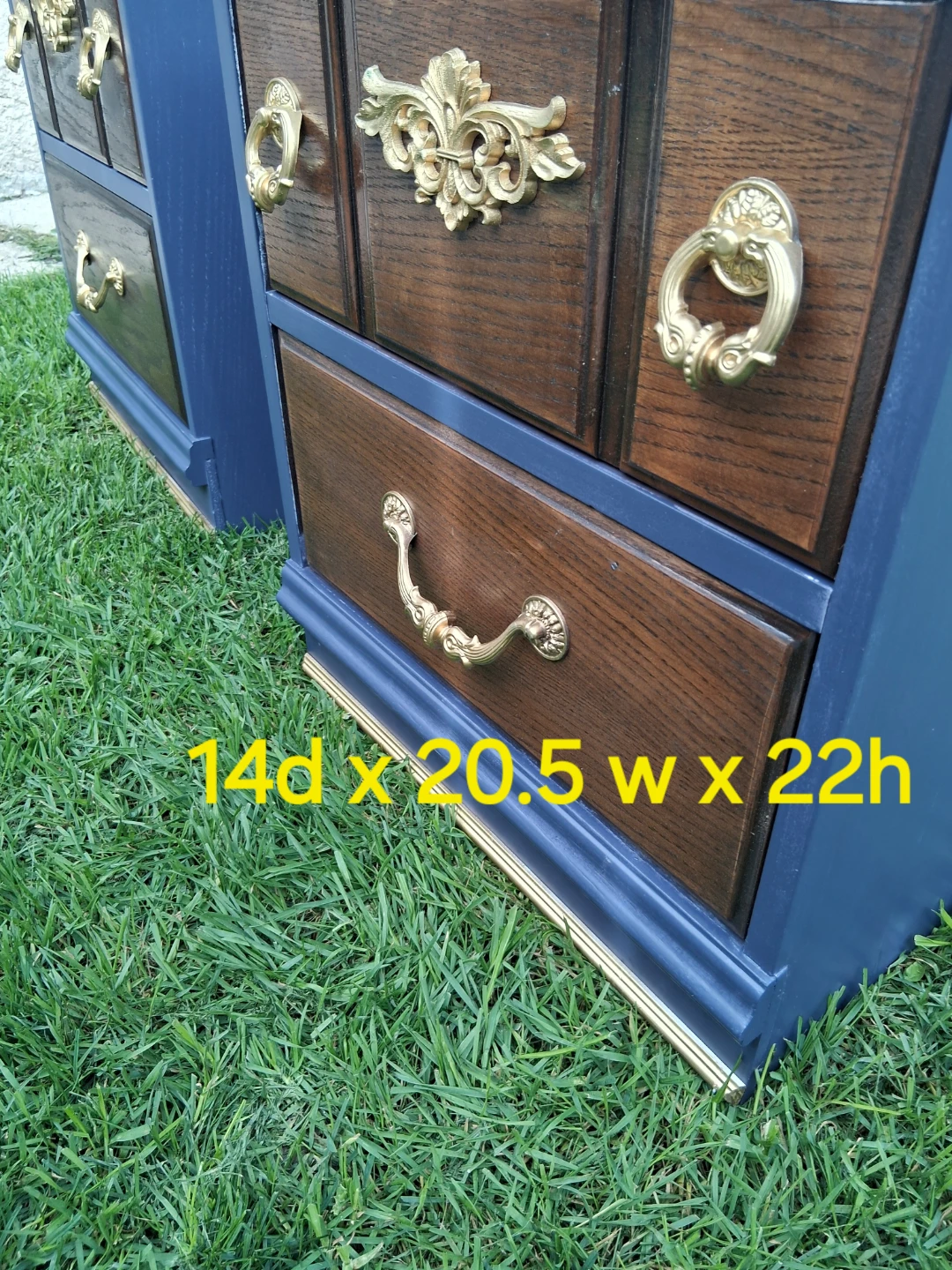 Set of Two Refinished Nightstands - photo 5