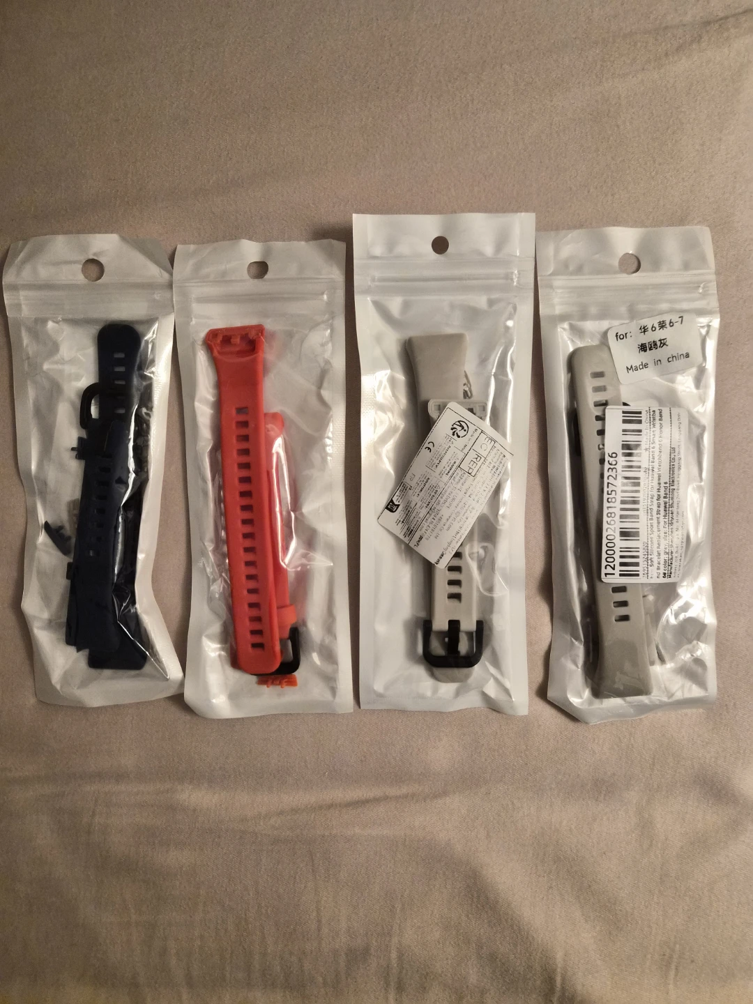 Huawei Band 6 Smartwatch with 4 Extra Silicone Straps - photo 2