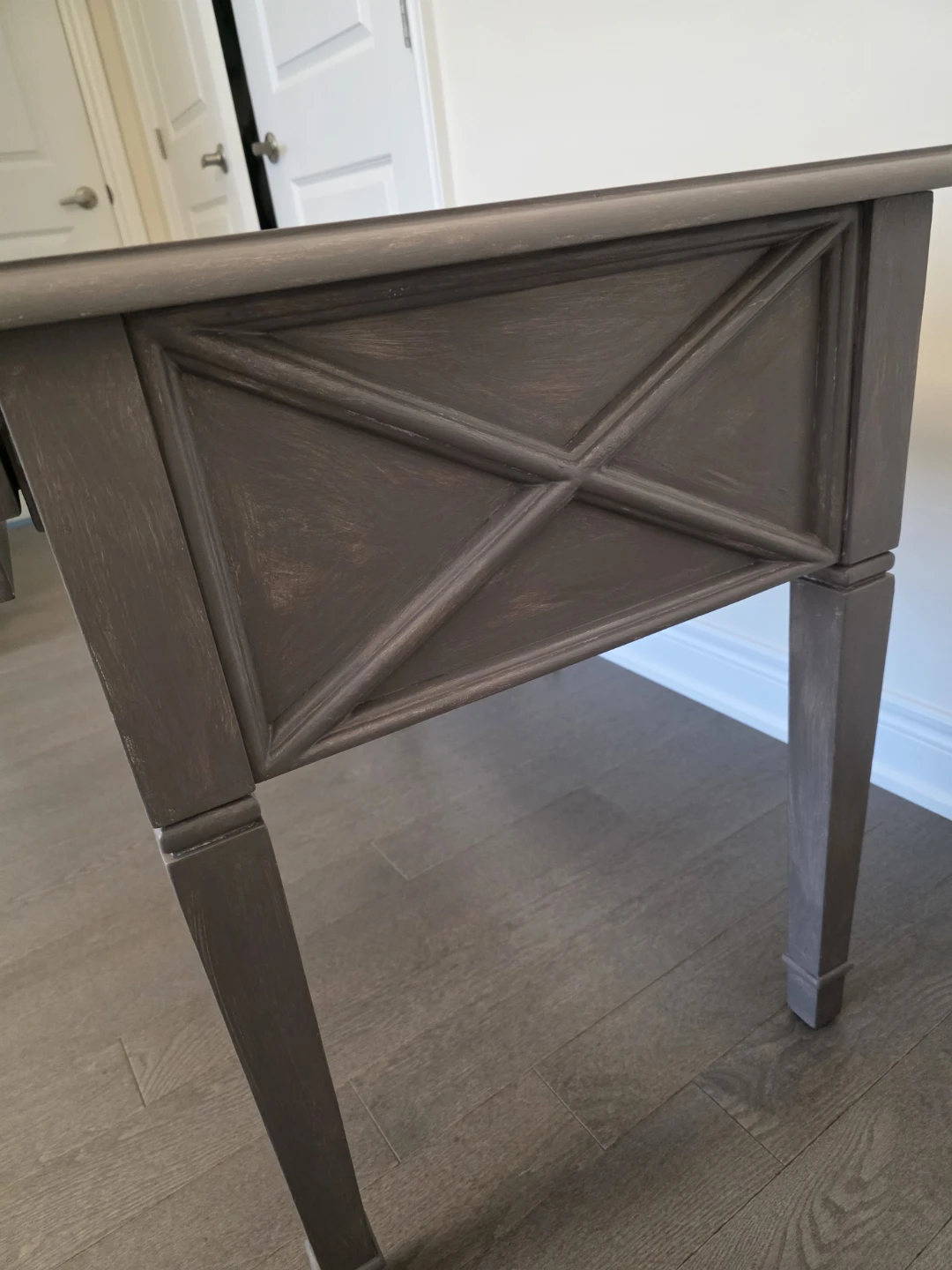 Desk - photo 4