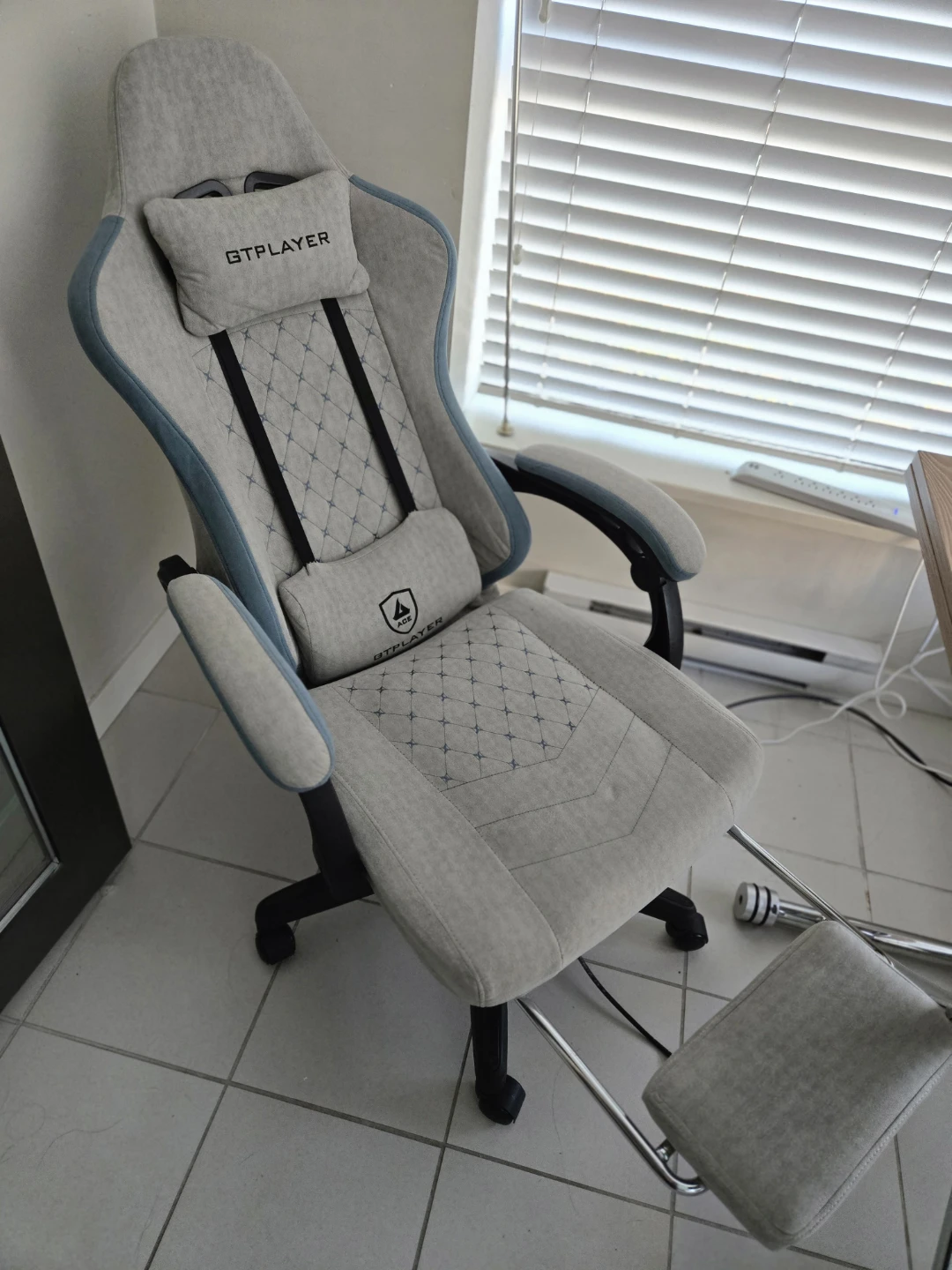 GTPLAYER Gaming Chair with Footrest - PICKUP ONLY 🏈 - photo 4