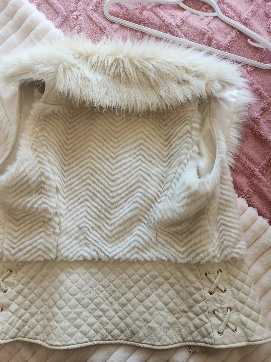 GUESS Cream Faux Fur & Quilted Vest - photo 2