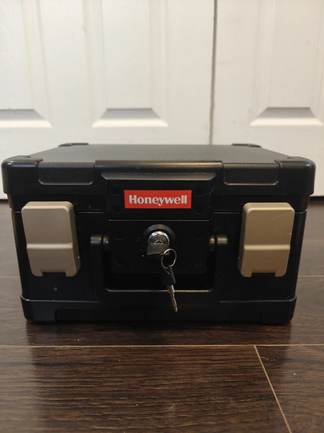 Honeywell Fire-Resistant Security Chest Safe Safety Deposit Box
