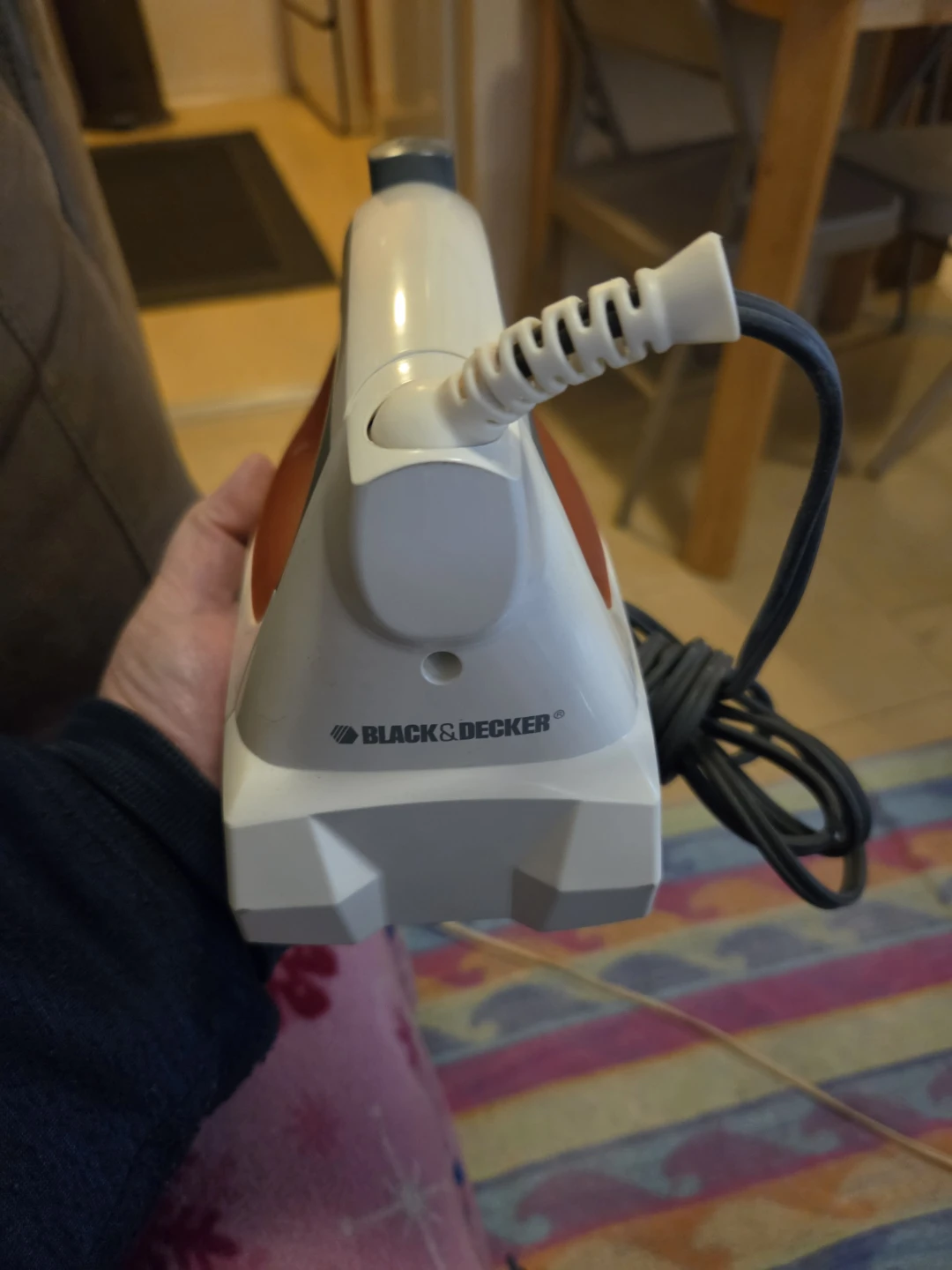 Black & Decker Light 'N Easy Steam Iron (only used once) - photo 4