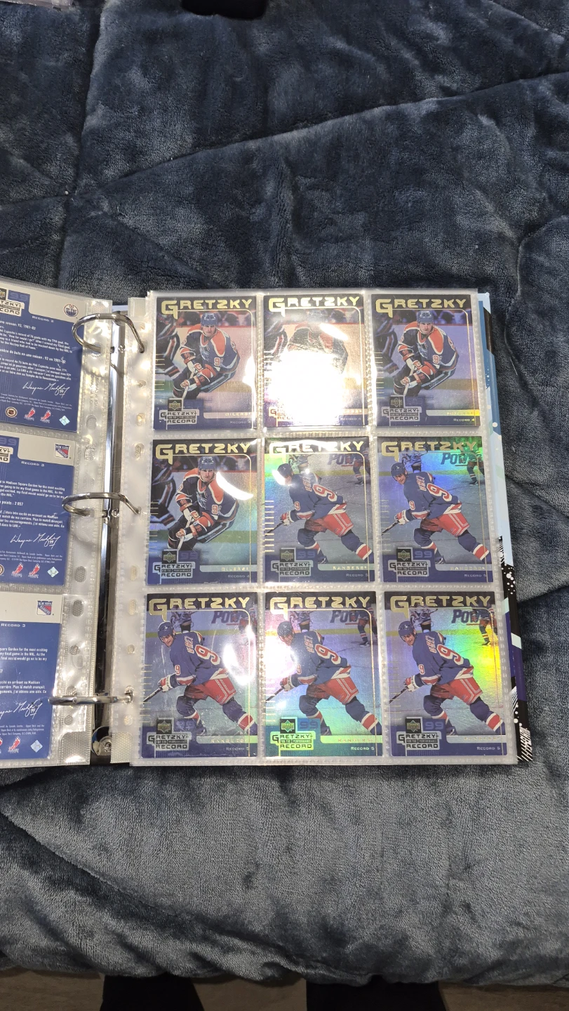 Wayne Gretzky Hockey Cards Book - photo 2
