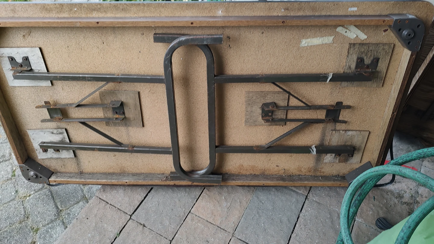 Folding table with wood-grain finish - photo 2