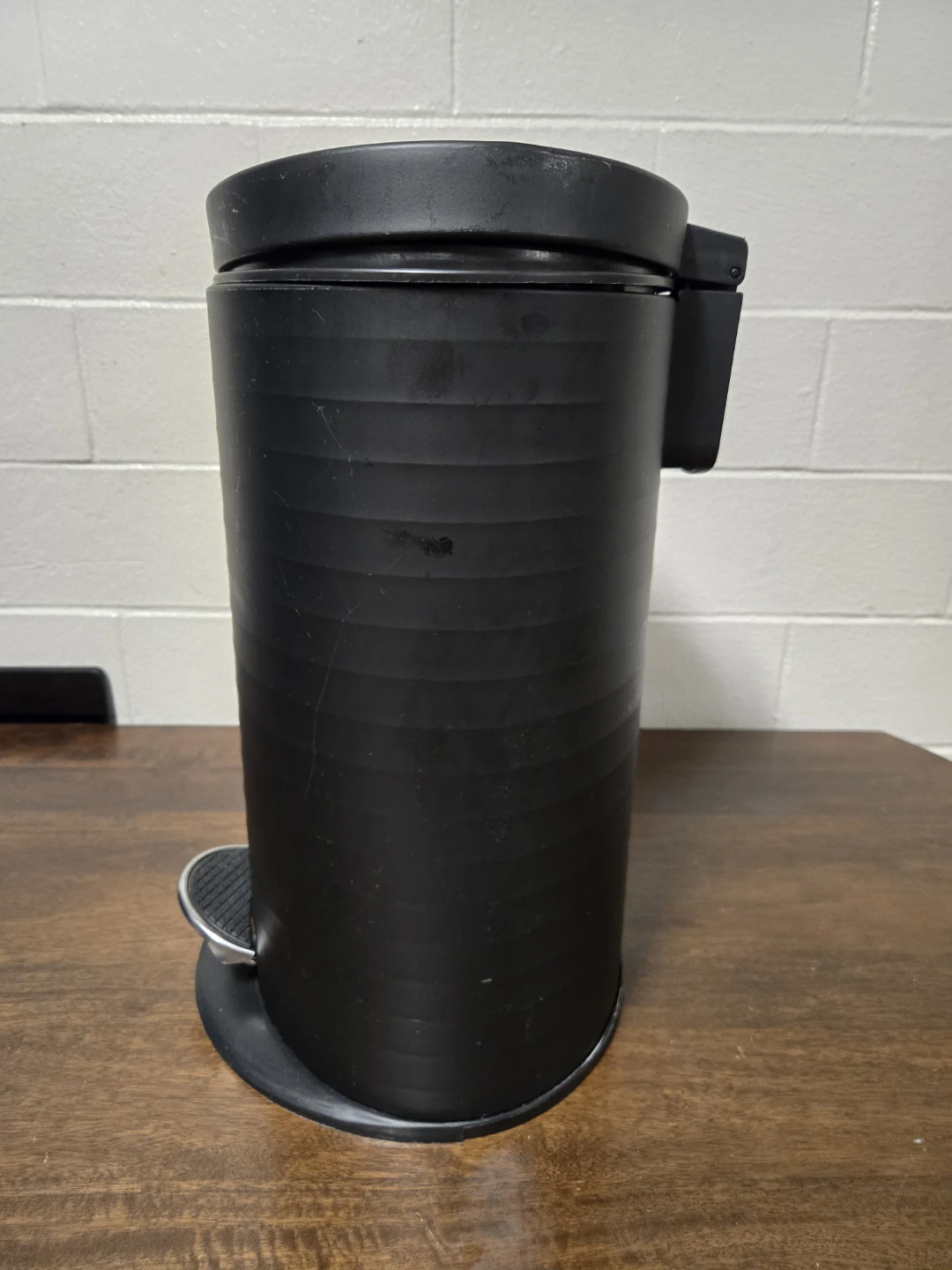 Matte Black Ribbed 13G Step Trash Can - photo 3