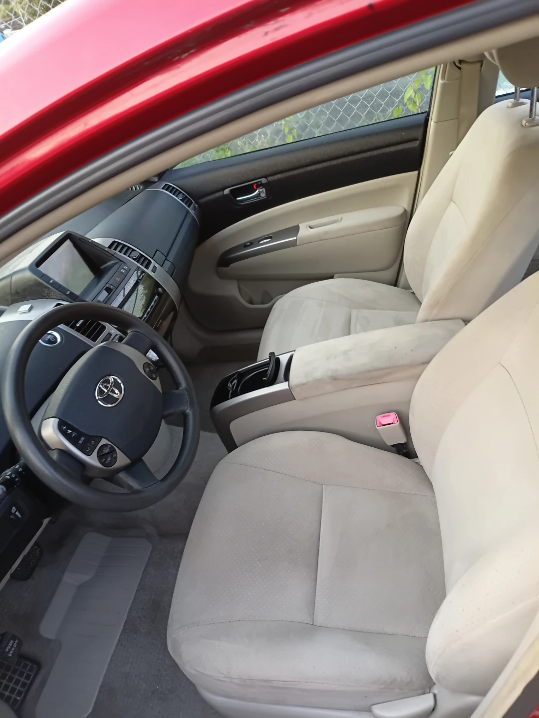 Red Toyota Prius - photo 2