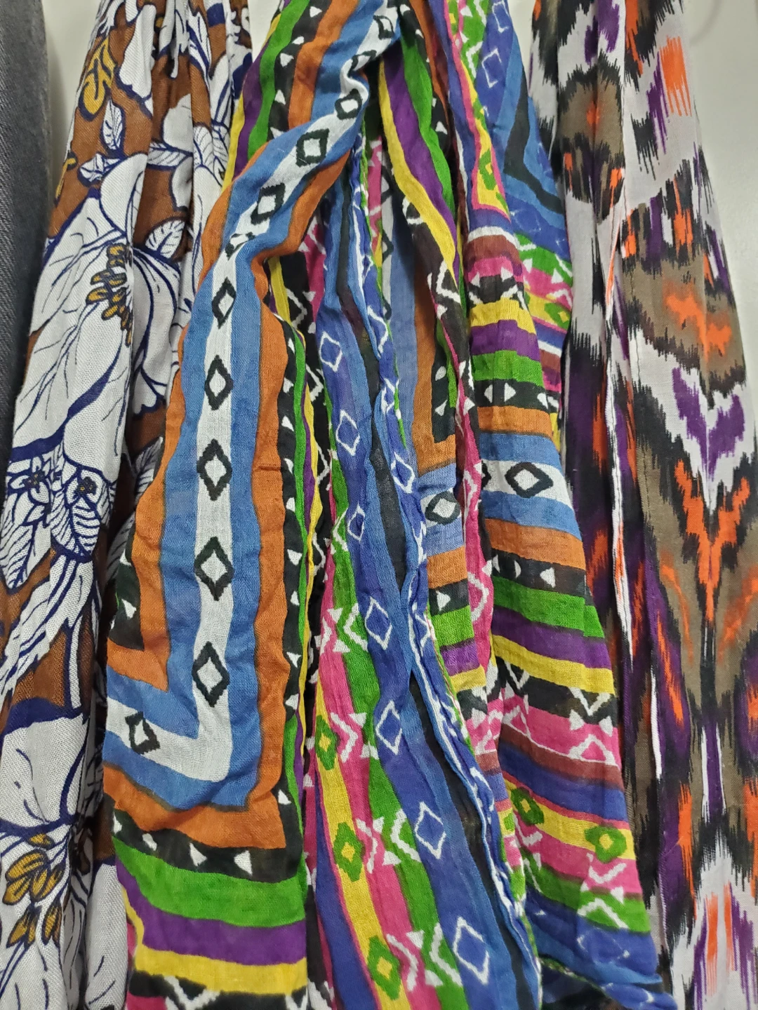 Set of 4 Lightweight Fashion Scarves($3 for all) - photo 2