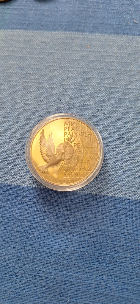 1973 United Nations Peace Commemorative Token - photo 3