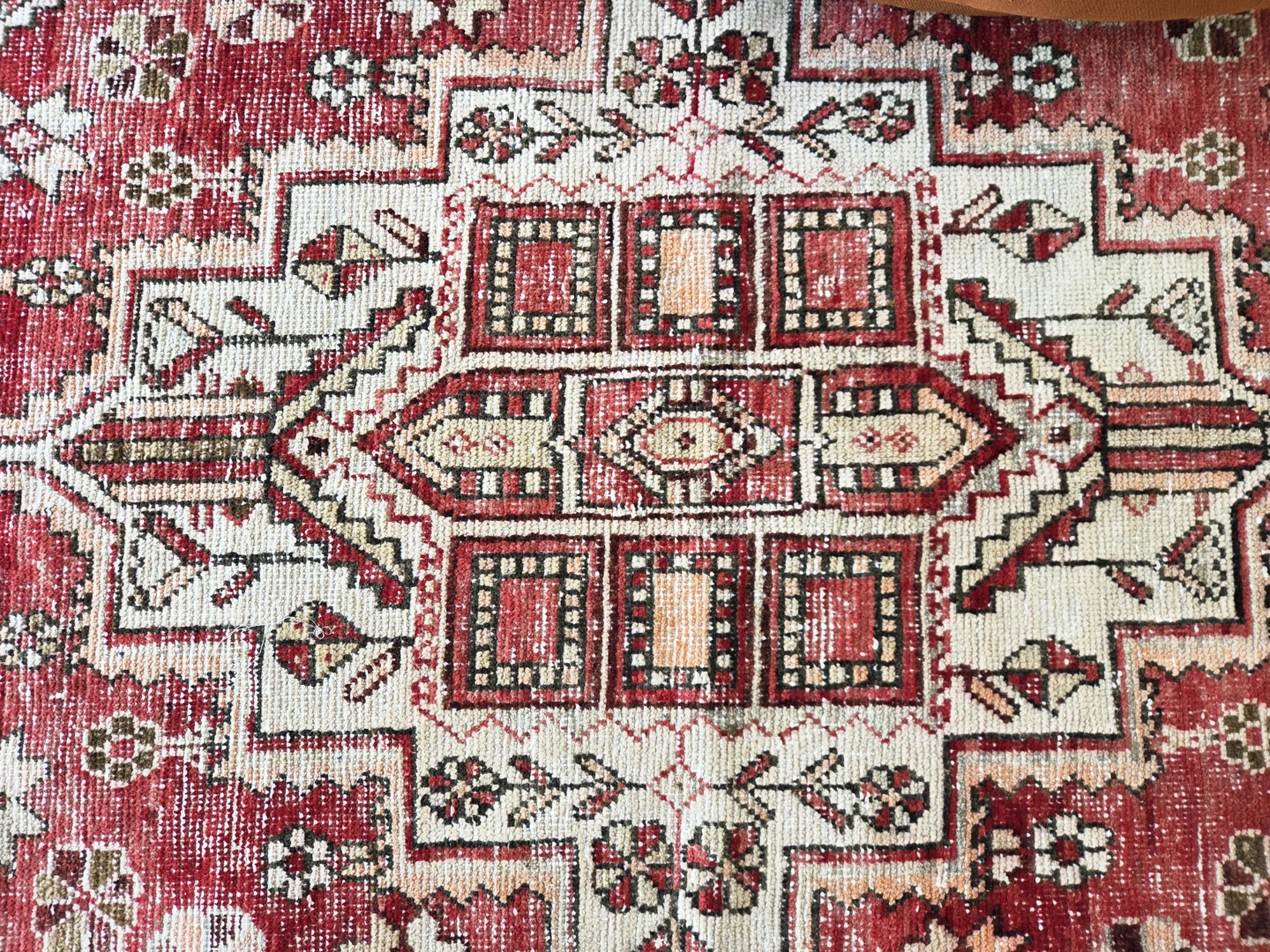 Vintage Hand-Knotted Persian "Shiraz" Wool Area Rug - photo 5