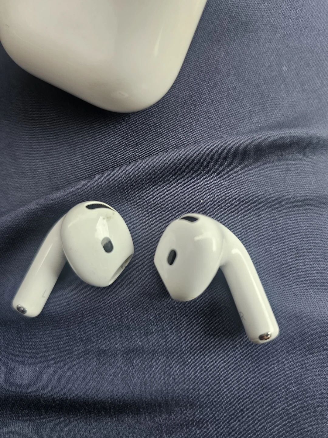 Apple AirPods - photo 4