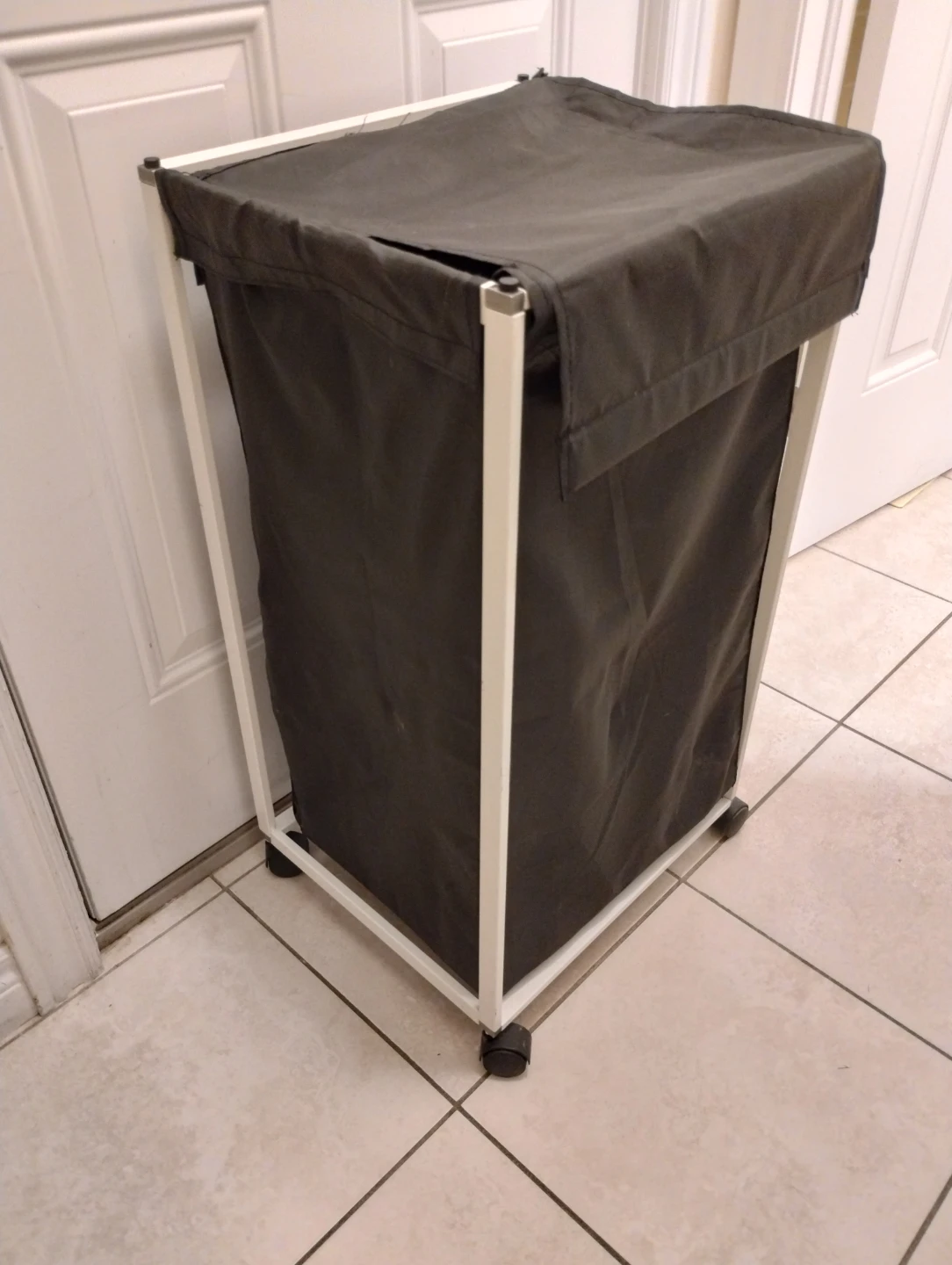 LARGE LAUNDRY HAMPER ON WHEELS - photo 4