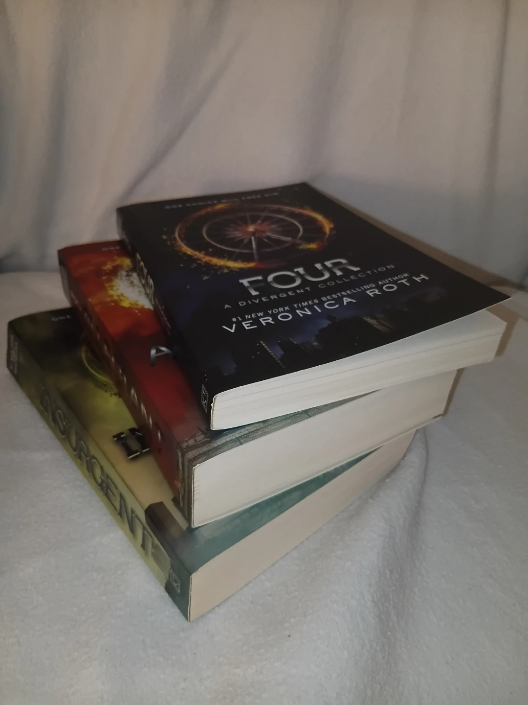 Veronica Roth Divergent Series 3-Book Bundle - photo 3