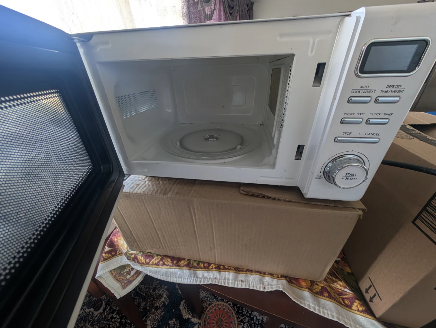 Galanz White Microwave - photo 2