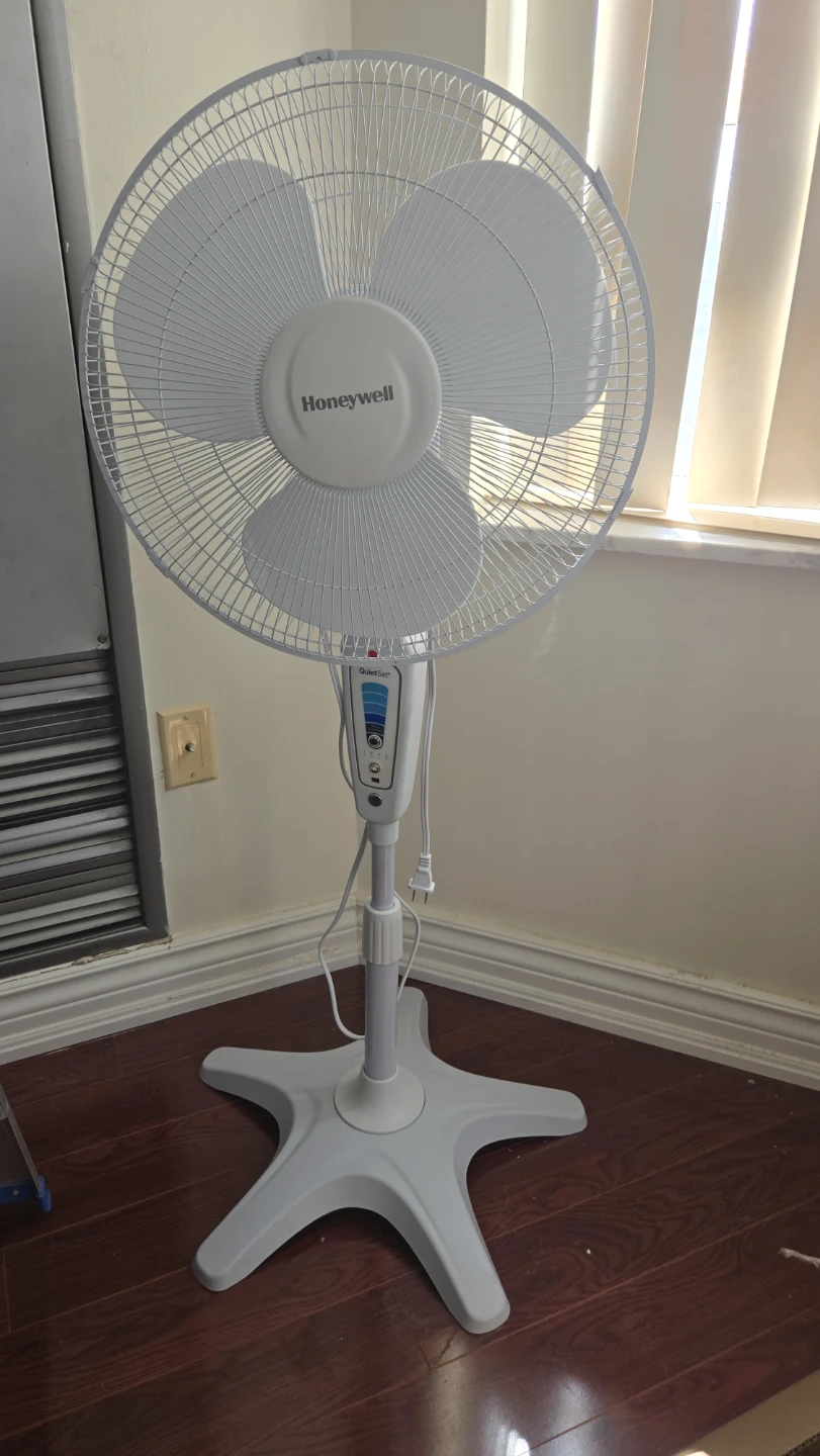 Honeywell QuietSet 5 Stand Fan with remote