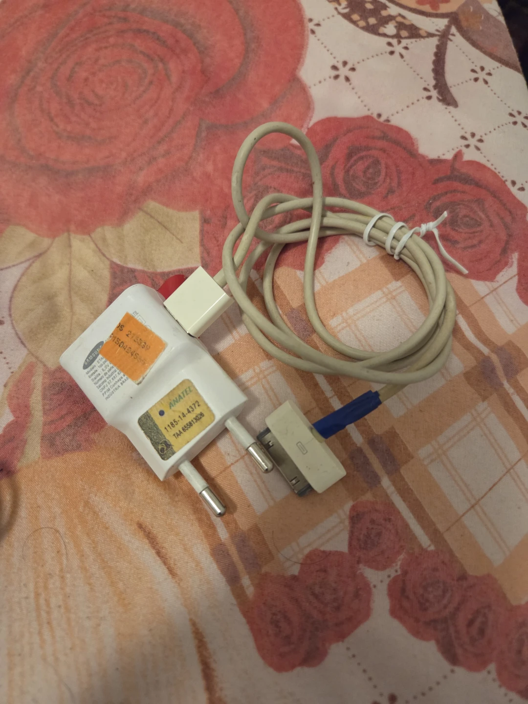 Samsung 30-pin wall charger - photo 4