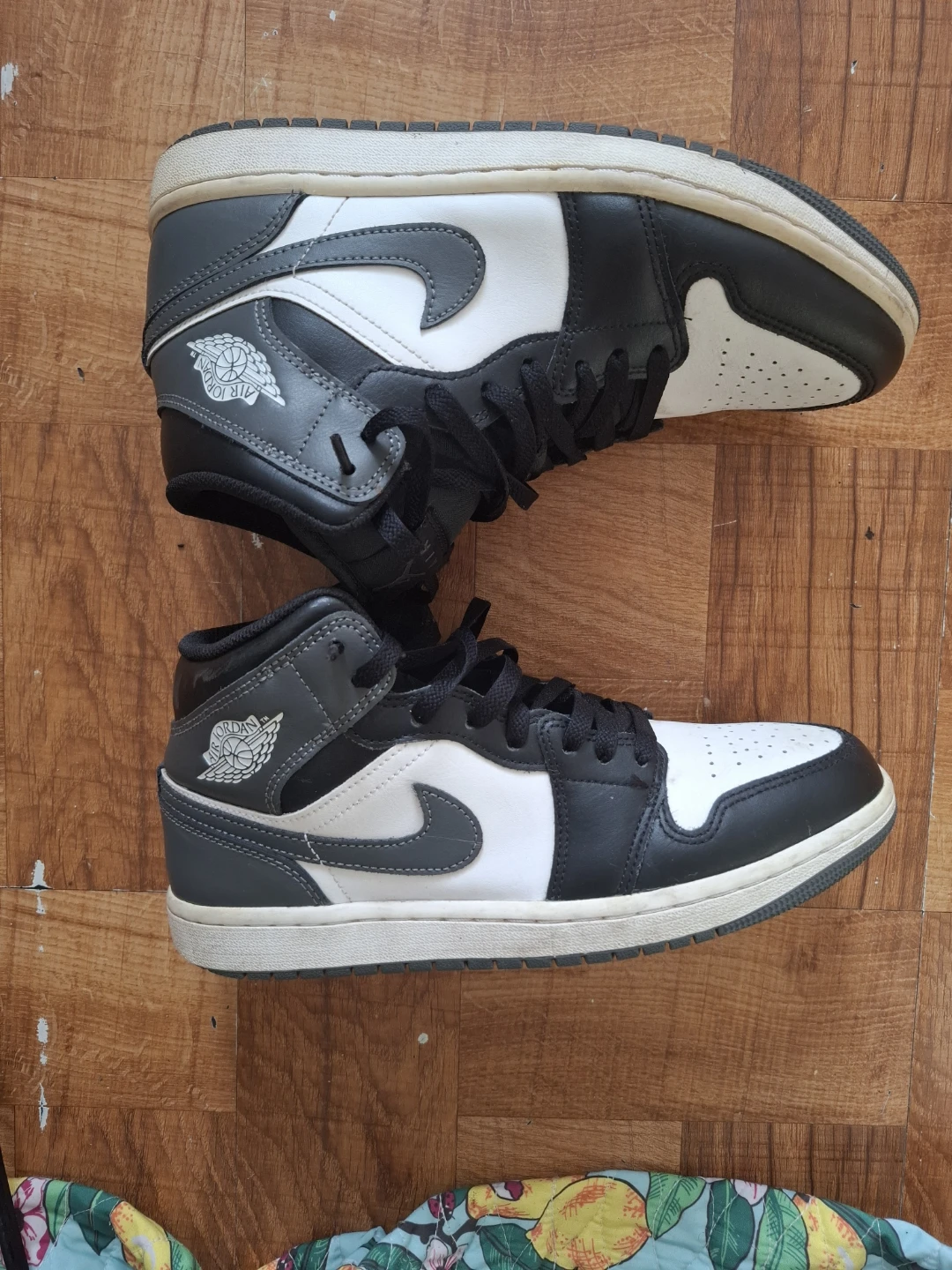 Air Jordan 1 Mid Sneakers Black White Grey