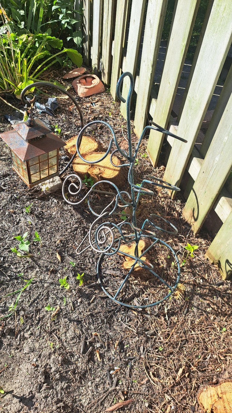 Decorative .metal Wine Rack/Planter