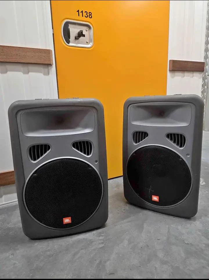 JBL EON15-G2 Powered Speakers