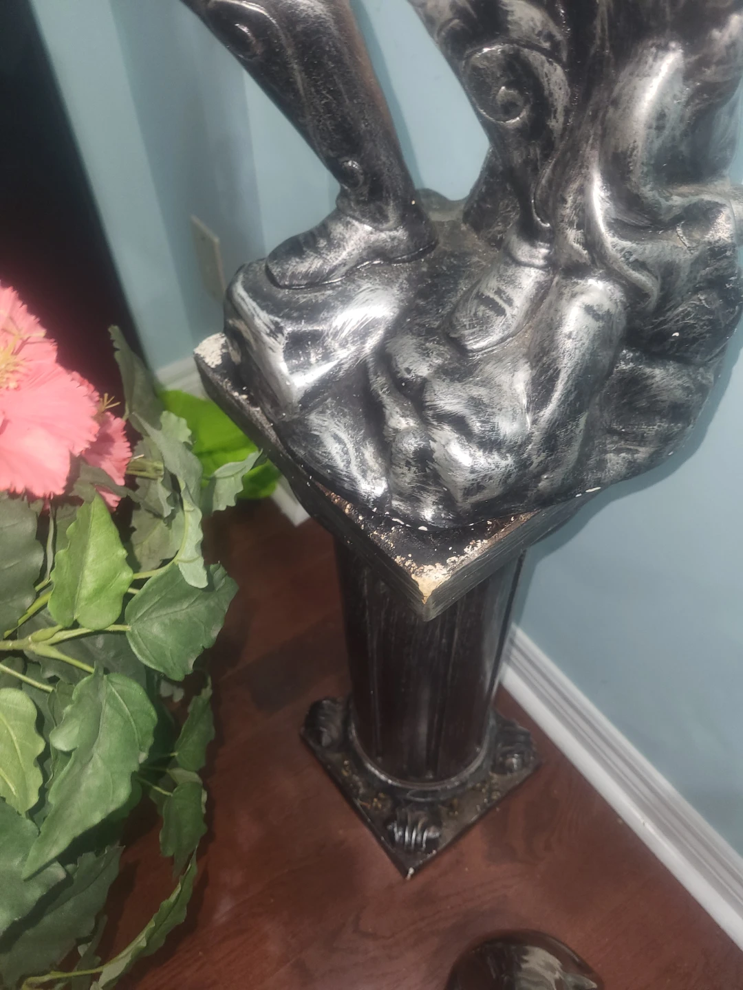 Decorative Knight Statue on Pedestal - photo 3