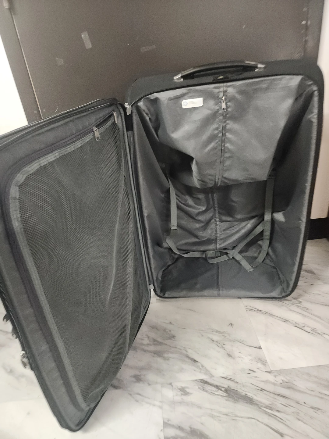 Roots black luggage suitcase - photo 2