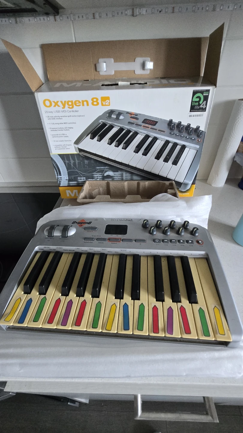 M-Audio Oxygen 8 v2 25-Key USB MIDI Controller