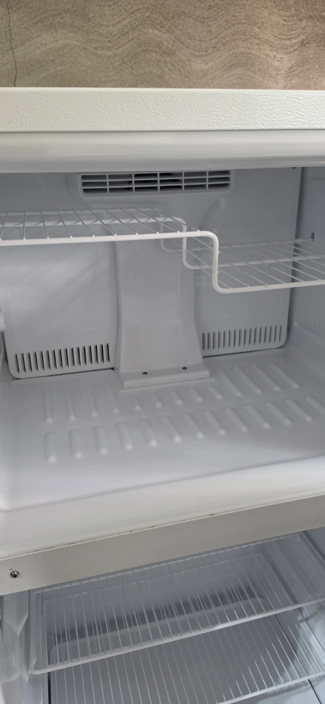 Hotpoint white top-mount refrigerator - photo 5