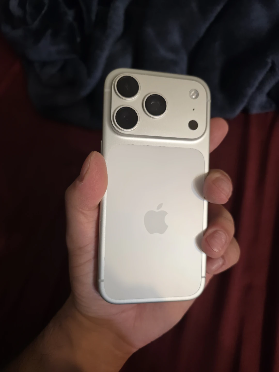 Apple iPhone 15 Pro - photo 2