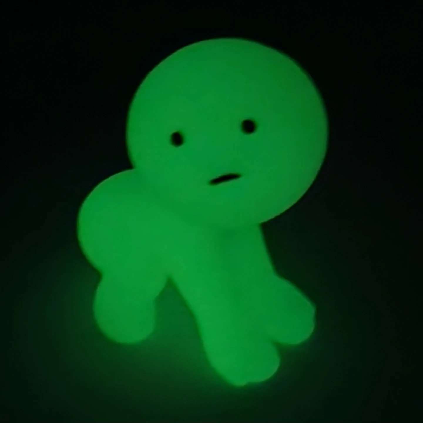 Smiski Living: Lifting - Glow in the Dark Figure - photo 4