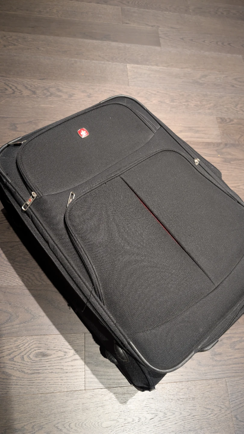 Wenger Swissgear black suitcase luggage
