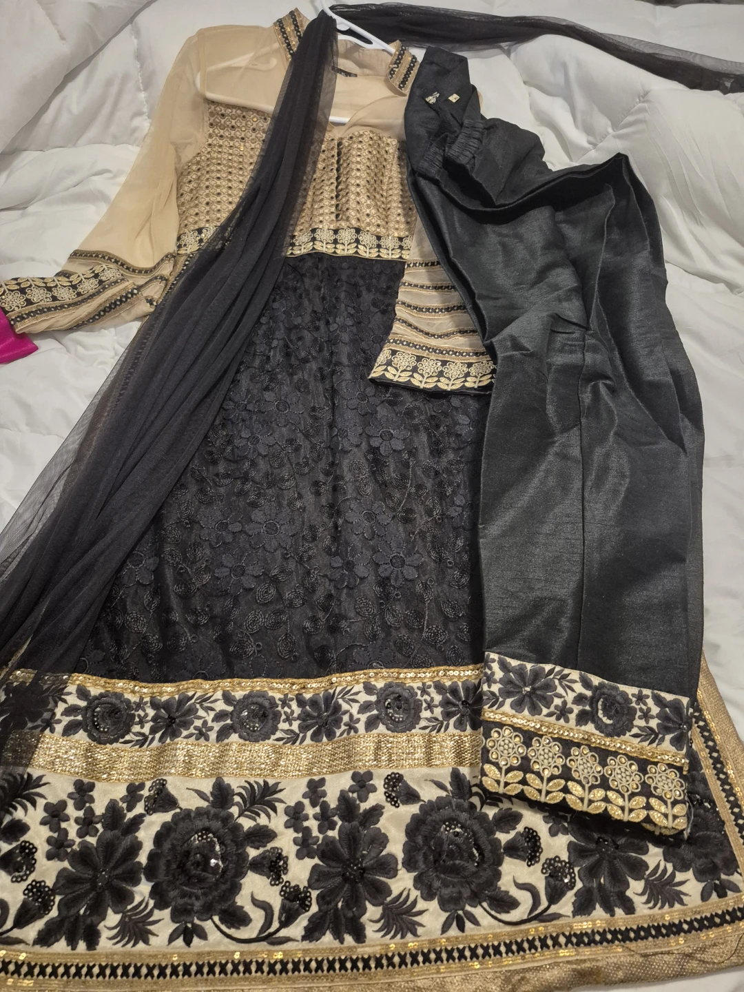 Pink and Gold Traditional Indian Anarkali - photo 5