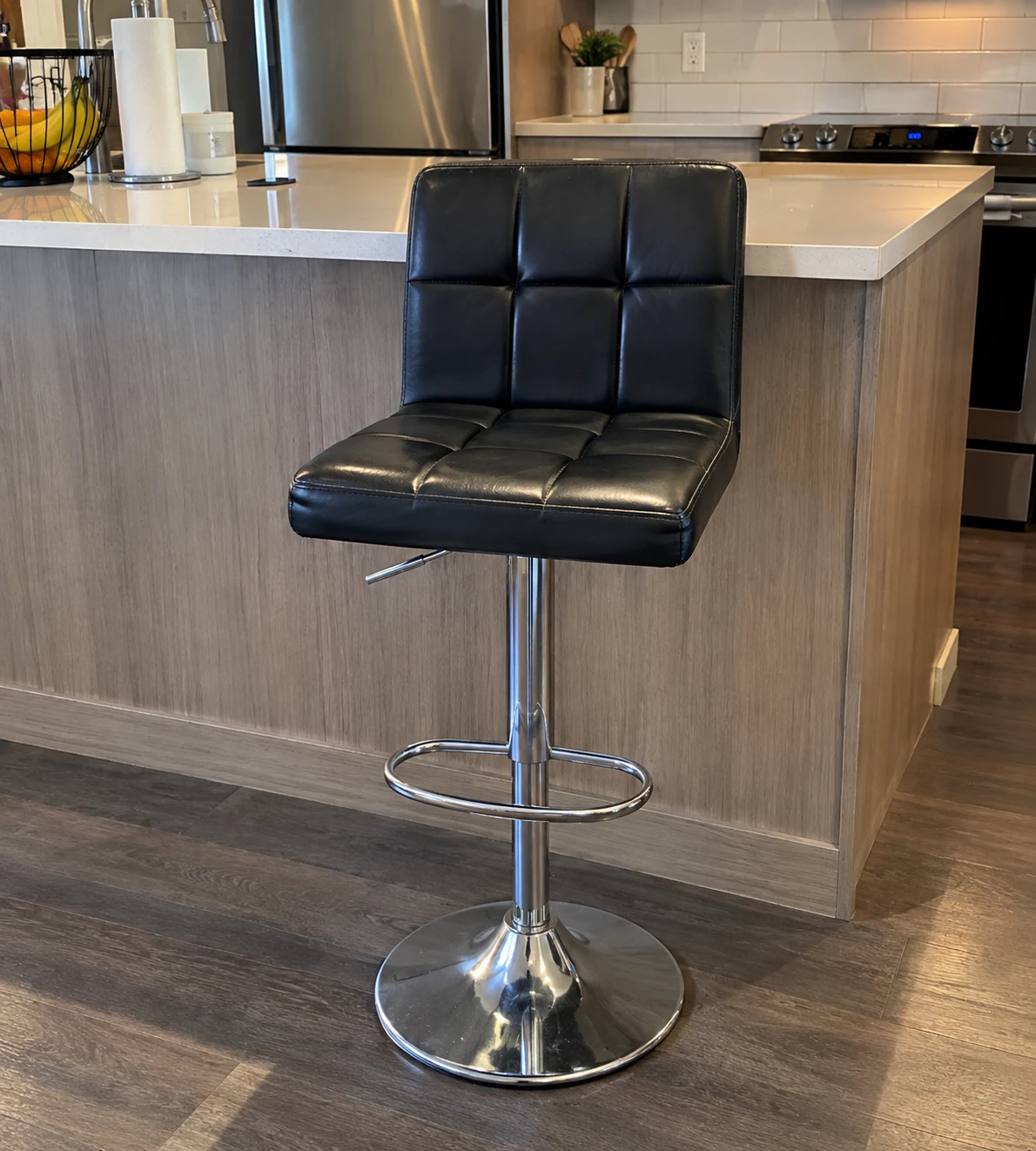 Bar stool (Like New)
