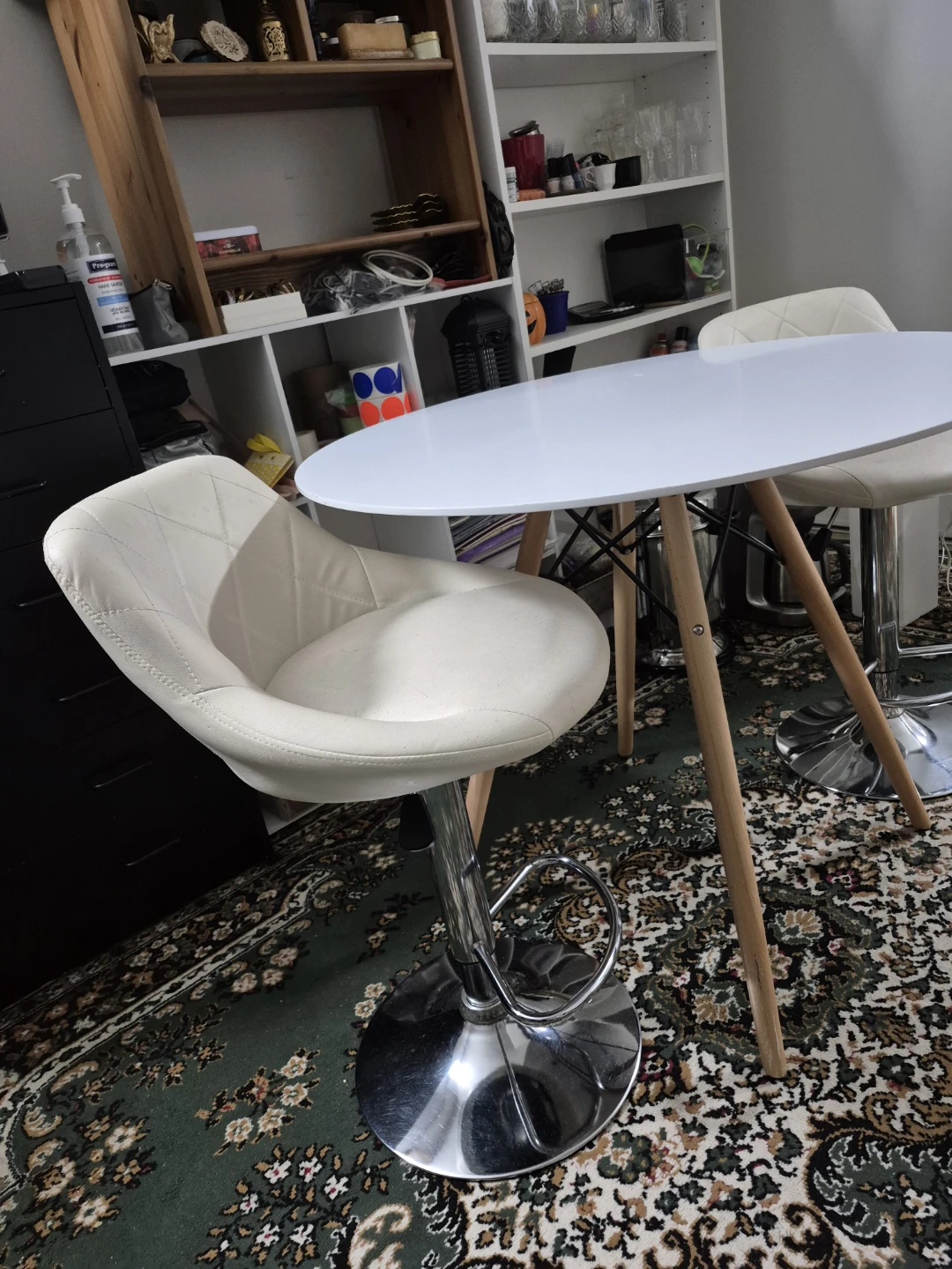 White oval table and two bar stools - photo 2